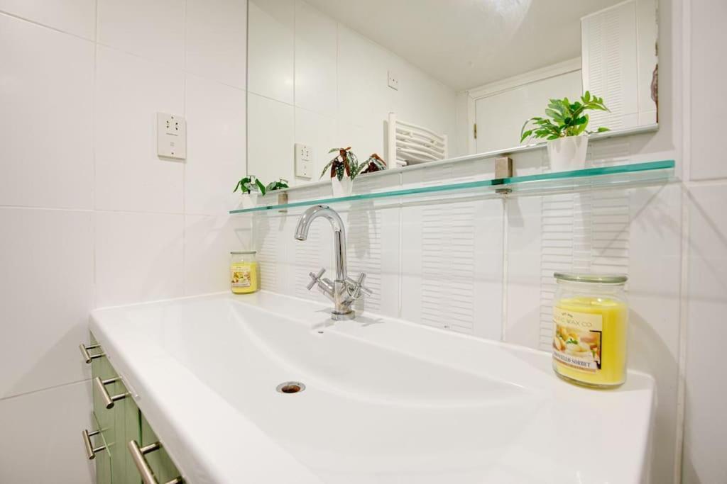 Luxstay Earls Court Apartment - Sleeps Up To 7 Londra Esterno foto